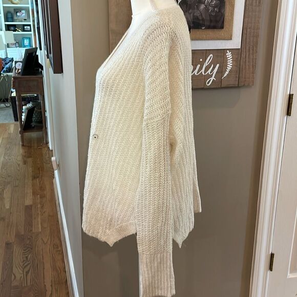 Aeropostale Knit V-Neck Cream Gold Sparkle Sweater - Picture 3 of 9